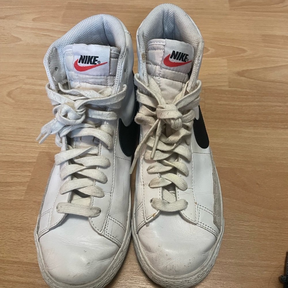 Nike Kids Grade School Blazer Mid ‘77 Shoes Size 6.5Y (women’s size 8)
